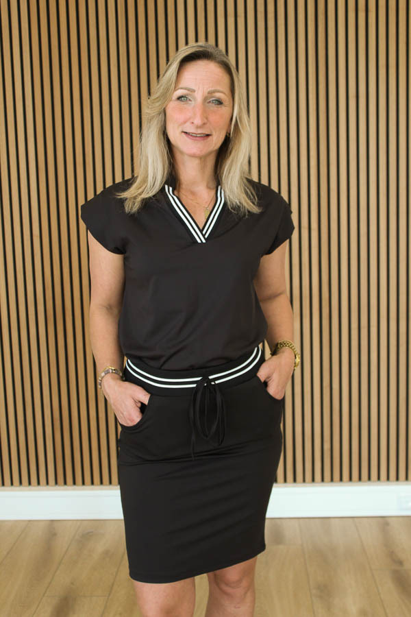 Top_v-hals_zwart_-_Travel_2-4610