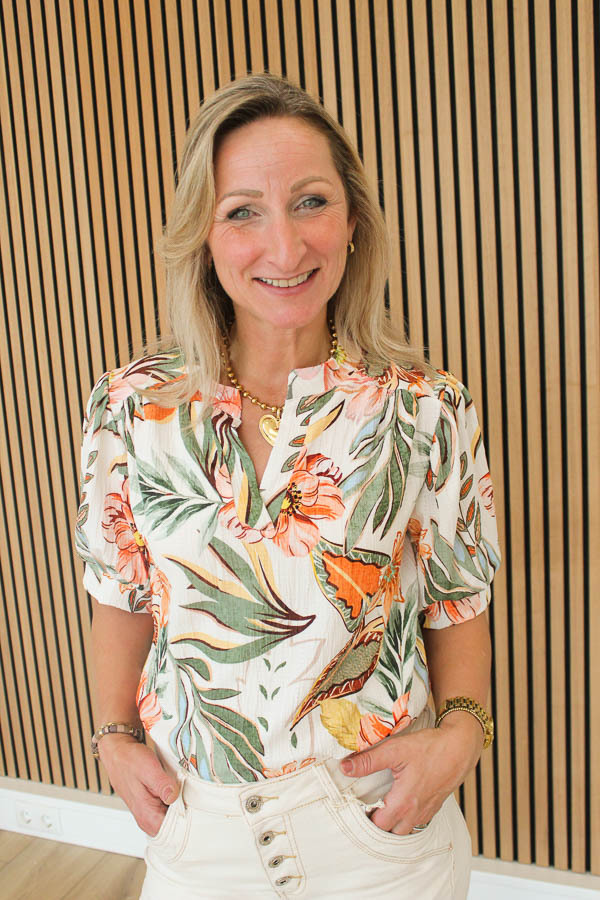 Blouse_v-hals_groen_-_Floris-4702