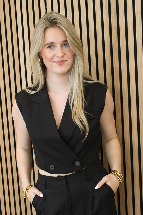 Cropped_gilet_zwart_-_Sena-5302