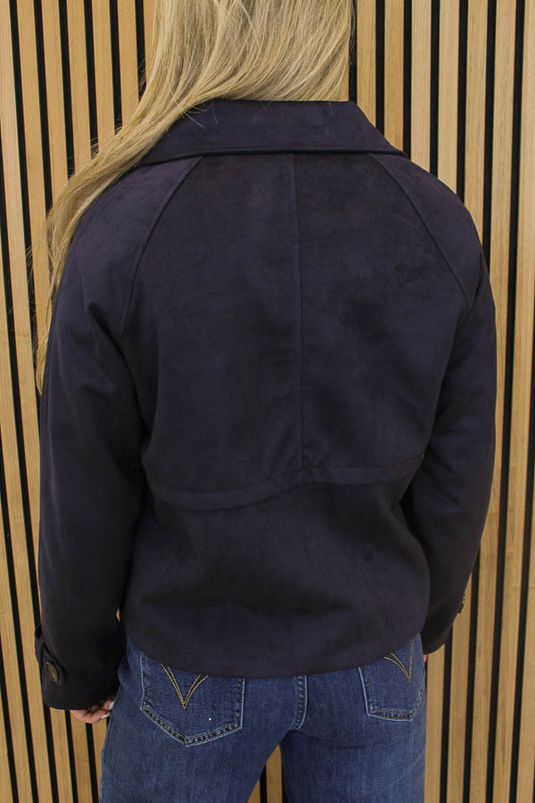 Korte_trenchcoat_marine_-_Aya_2-5614