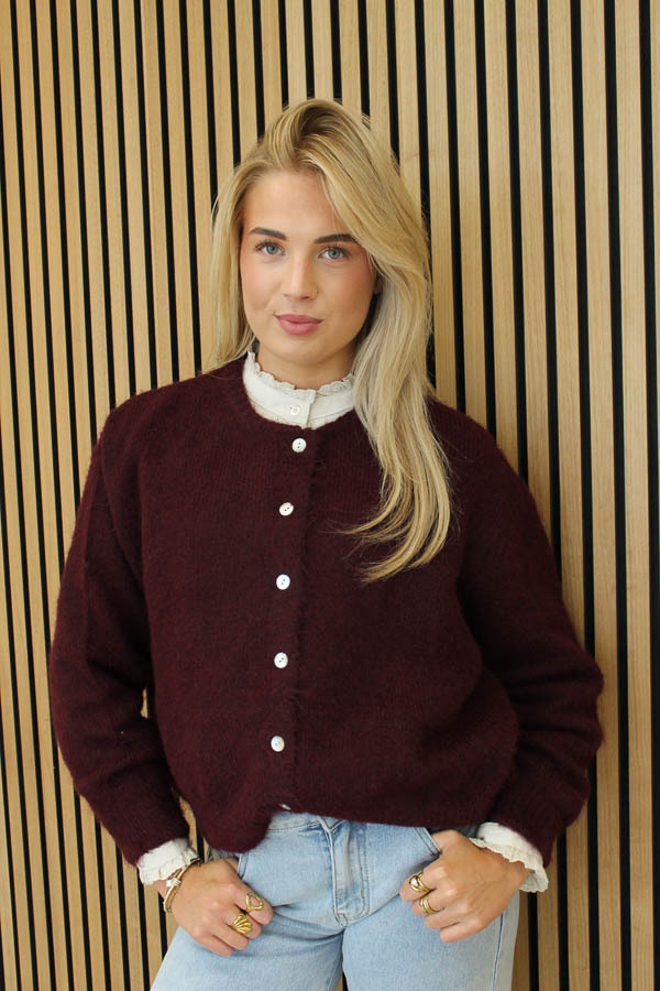 Gebreid_vest_bordeaux_-_Lilly-5802