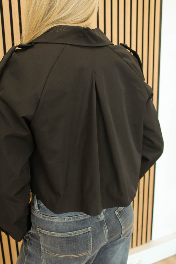 Cropped_trenchcoat_zwart_-_Bo_2-5966