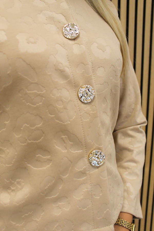 Vest_knopen_beige_-_Elin_2-6116