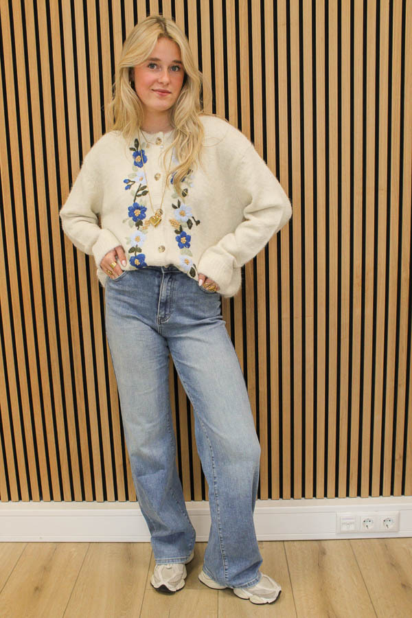 Tall_straight_jeans_blauw_-_Fee_3-2