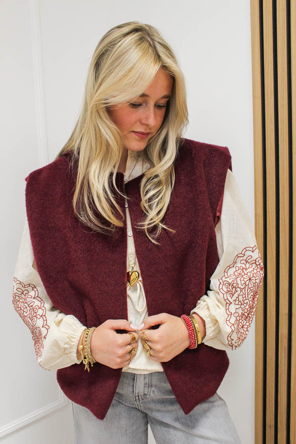 Cozy_gilet_bordeaux_-_Fleur-2