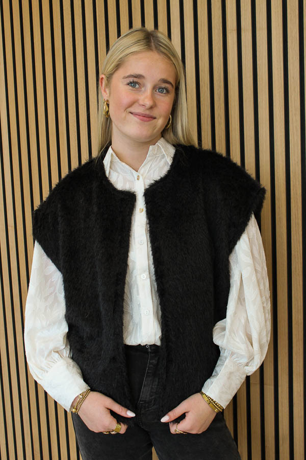 Fluffy_gilet_zwart_-_Mila-6456