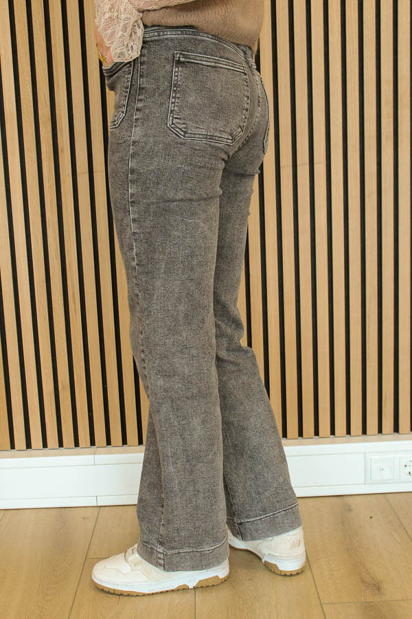 Flared_jeans_grijs_-_Kitty_1-6490