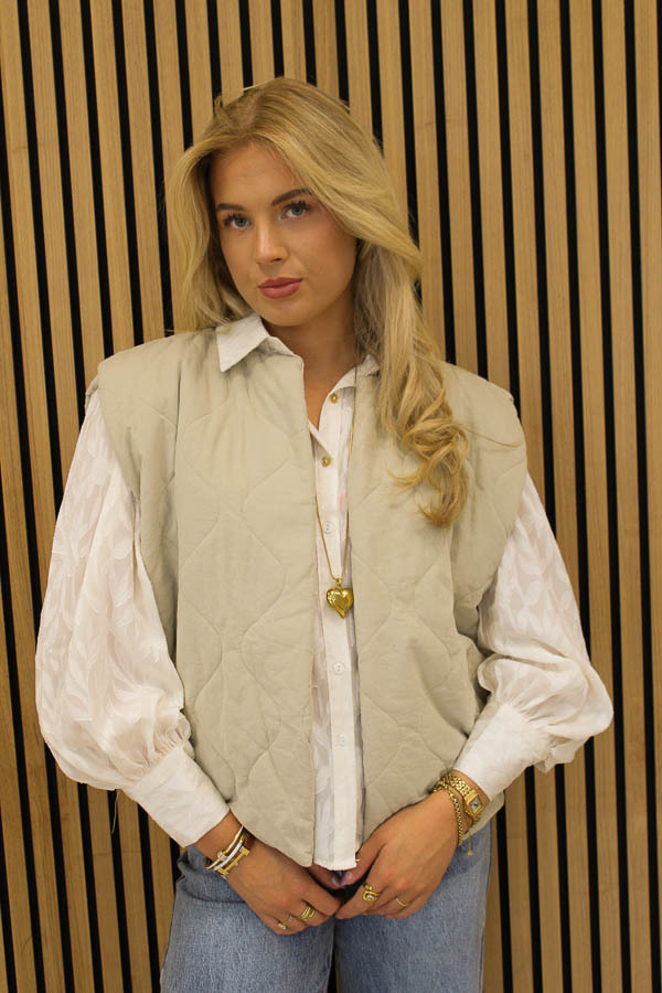 Gilet_gestikt_beige_-_Mirte_-6570