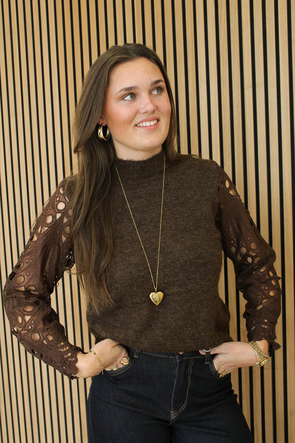 Trui_kanten_mouw_bruin_-_Mara-2