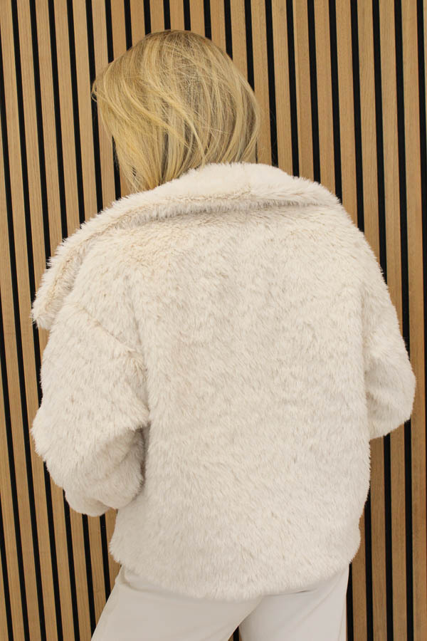 Faux_fur_jas_beige_-_Lola_3-6779